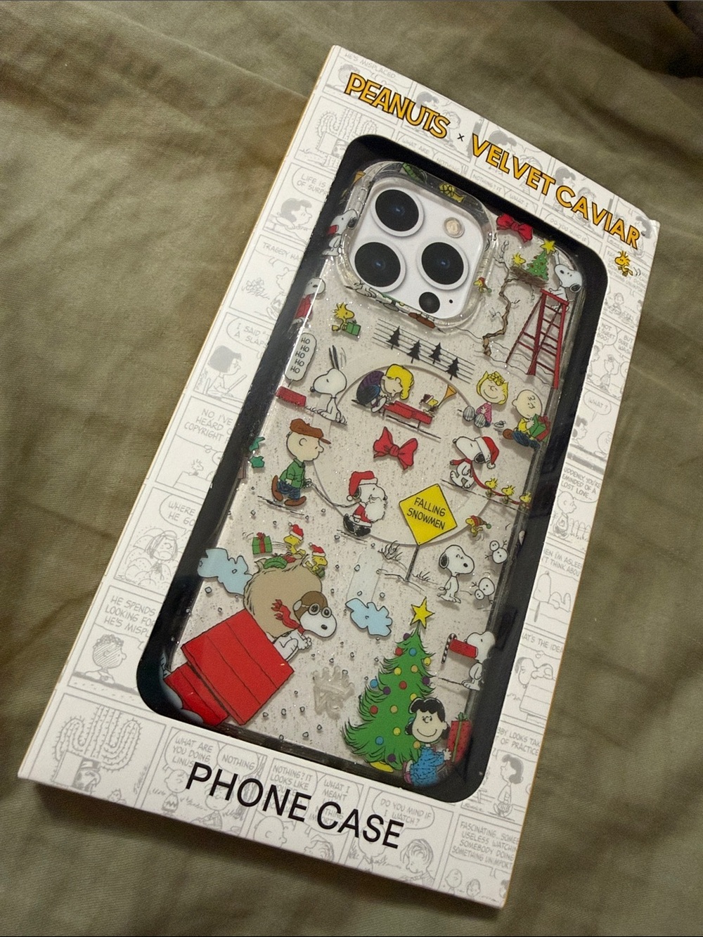 Velvet Caviar - Snoopy Christmas Clear/Sparkle Phone Case - Picture 3 of 4
